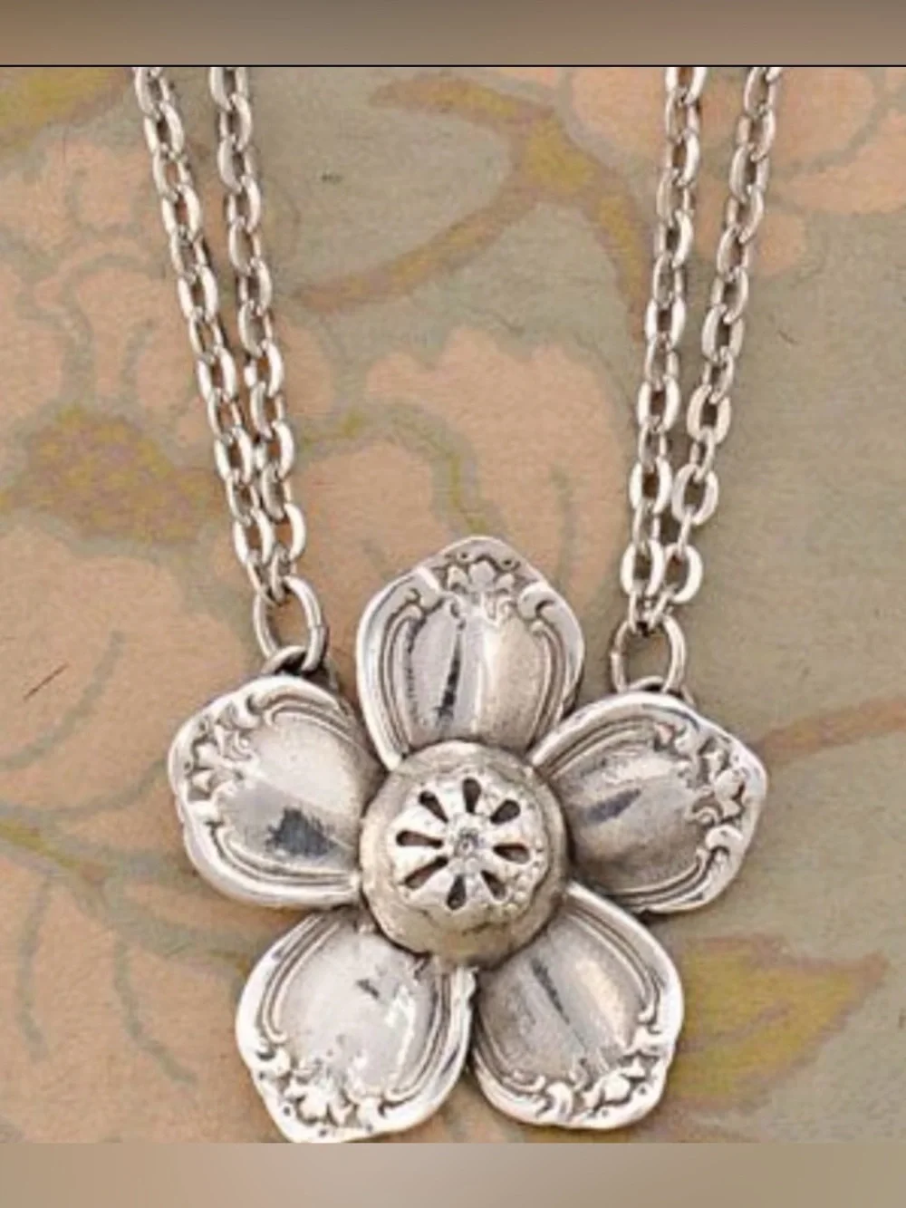 Silver Tone Vintage Style Floral Flower Pendant Necklace